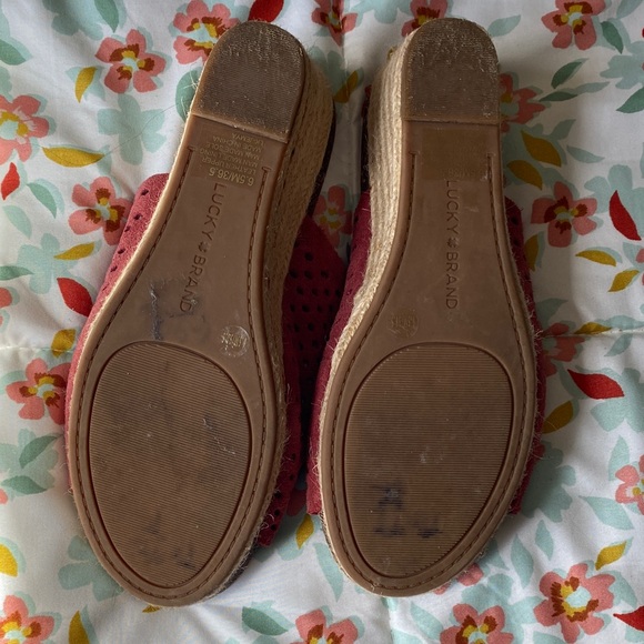 Lucky Brand Women's Pink/ Coral Espadrille Wedges - Picture 7 of 11
